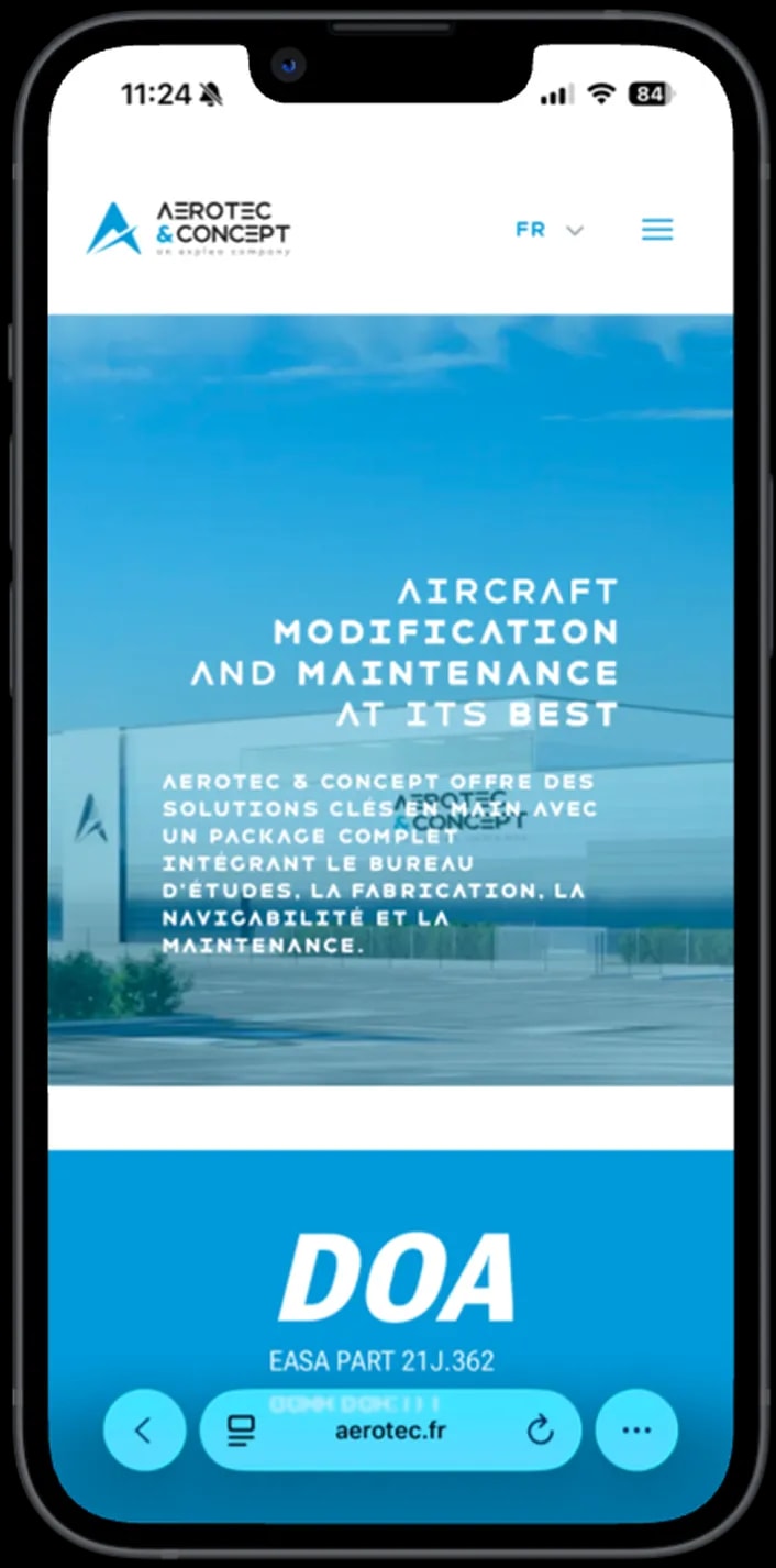 Version mobile responsive du site Aerotec & Concept affichée sur smartphone